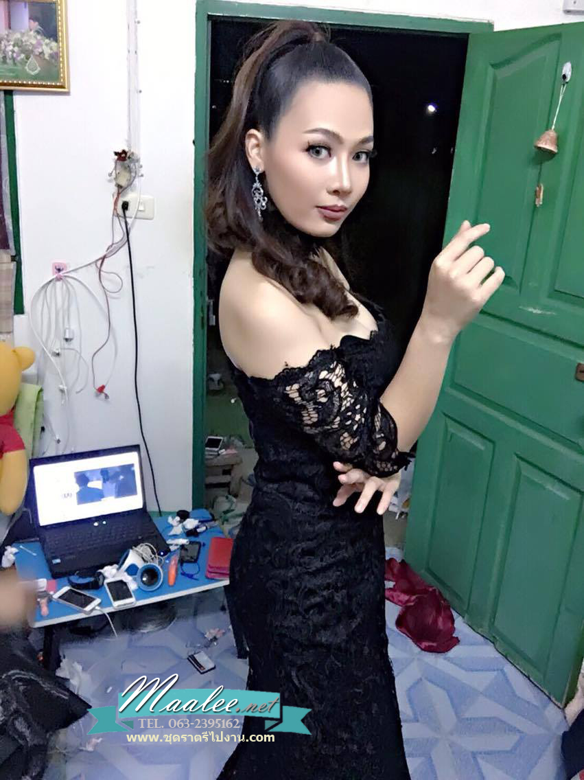 พร้อมเช่า ชุดราตรียาว สีดำ ทรงหางปลา ลูกไม้ทัั้งตัว เปิดไหล่ แขนสามส่วน (เชือกผูกหลัง)