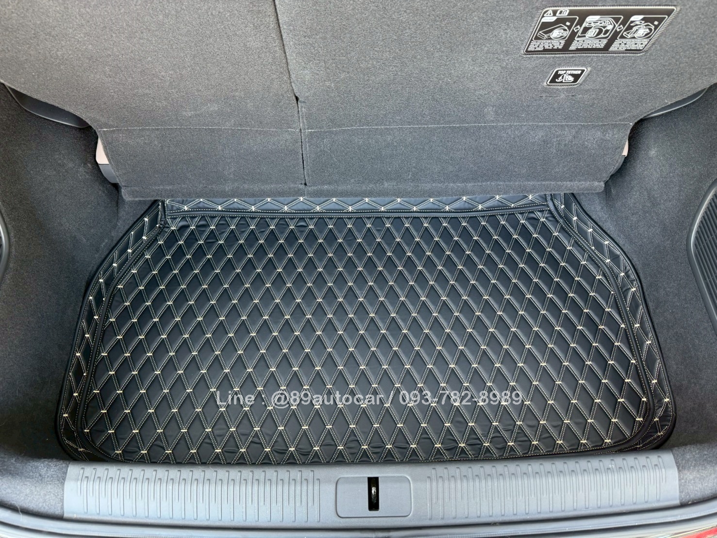 พรมปูพื้นรถตู้ Xpeng X9 ปูพรมVVIP สีดำด้ายทอง เต็มคัน