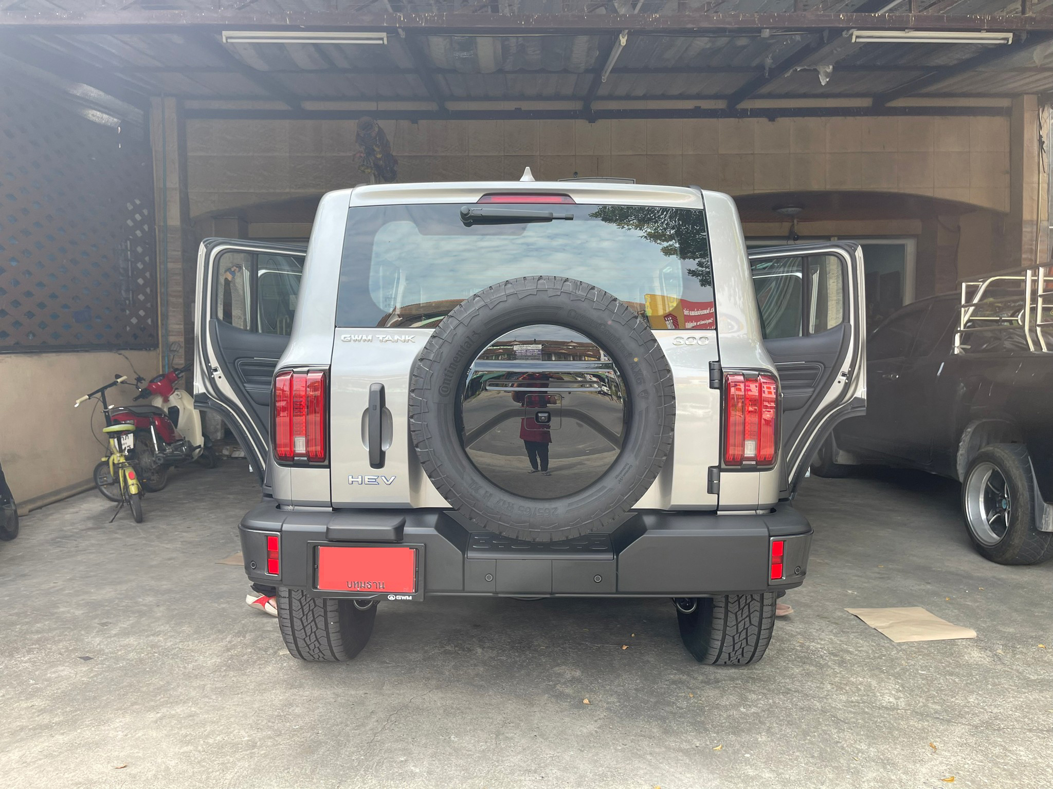 พรมรถยนต์ Tank300 ปูพรมVVIP สีดำด้ายทอง เต็มคัน