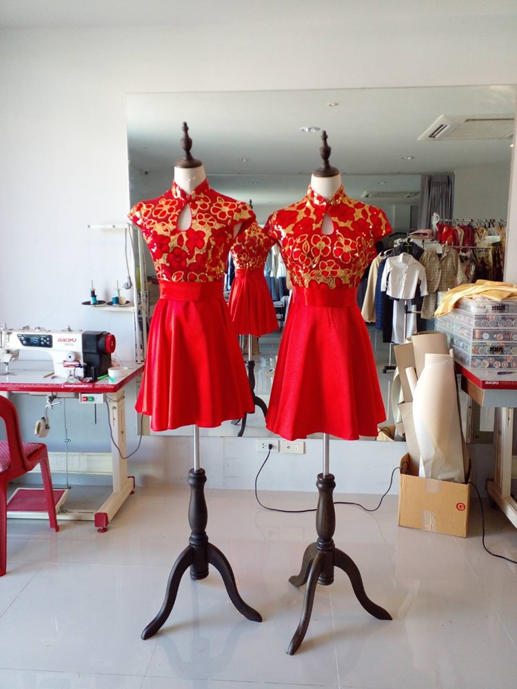 พร้อมเช่า ชุดกี่เพ้า ชุดจีน ชุดแฟนซี สีแดง กระโปรงผ้าซาติน พร้อมเช่า