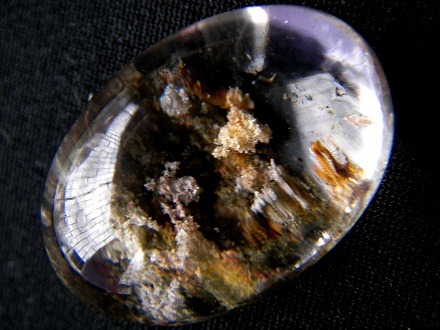 QU0028 แก้วสามกษัตริย์สกุลเดียวกัน ประกอบด้วยมลทินแร่ 3ลักษณะ ปวกขาว ปวกเขียว ปวกทอง-แดง(สังเกตมีเทพฮกด้านขวามือล่างรูปแรก)เทพฮกหมายถึงการมีอำนาจบารมี