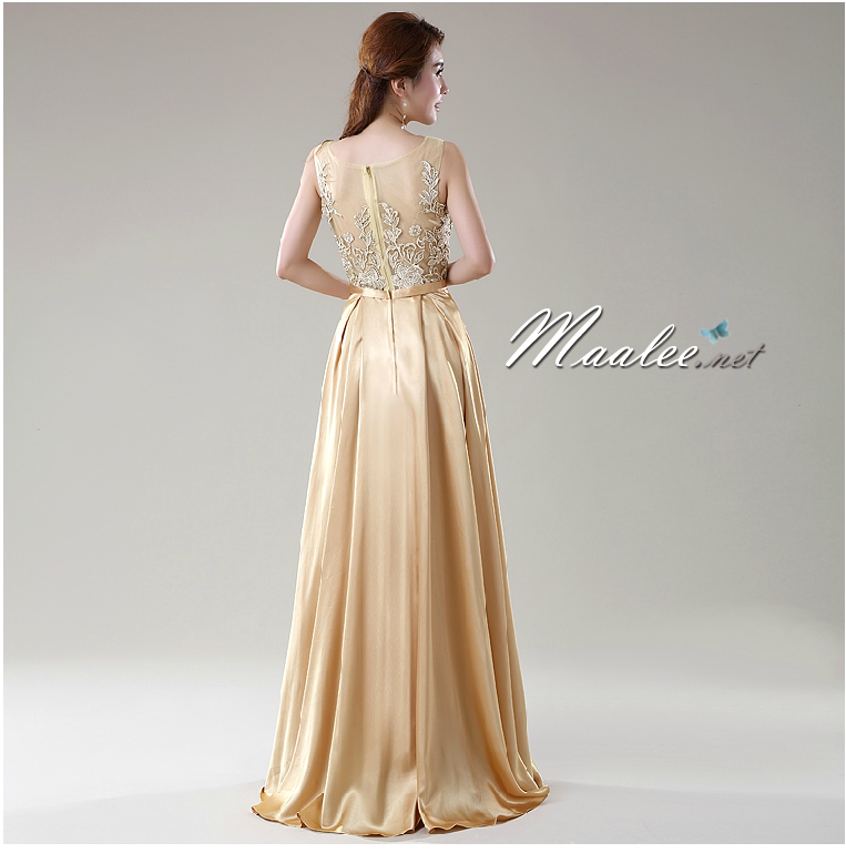 พร้อมเช่า ชุดราตรียาว สีทอง ปักลูกไม้ ด้านหลังเป็นแบบซีทรู กระโปรงผ้าซาติน