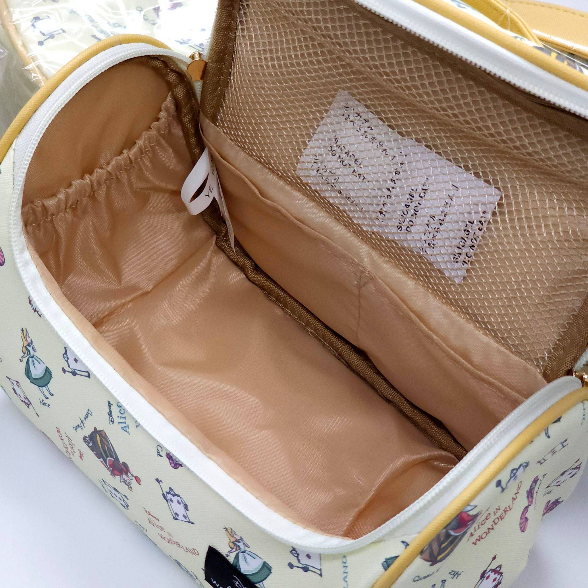 Alice In Wonderland กระเป๋าเครื่องสำอาง ลิขสิทธิ์แท้ Sanrio 25*15*15 cm จากญี่ปุ่น