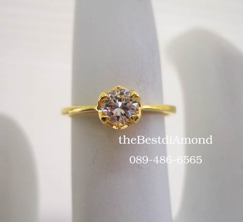 BR971+++แหวนเพชร CZ แบบชู เม็ดเดี่ยว+++แบบยอดนิยม คลาสสิค ไม่ล้าสมัย ฝังแบบหนามเตย วงนี้เพชรcz กลมขนาด 40 ตัง (4 มม กว่าๆ)เพชรเล่นแสงดีค่ะ