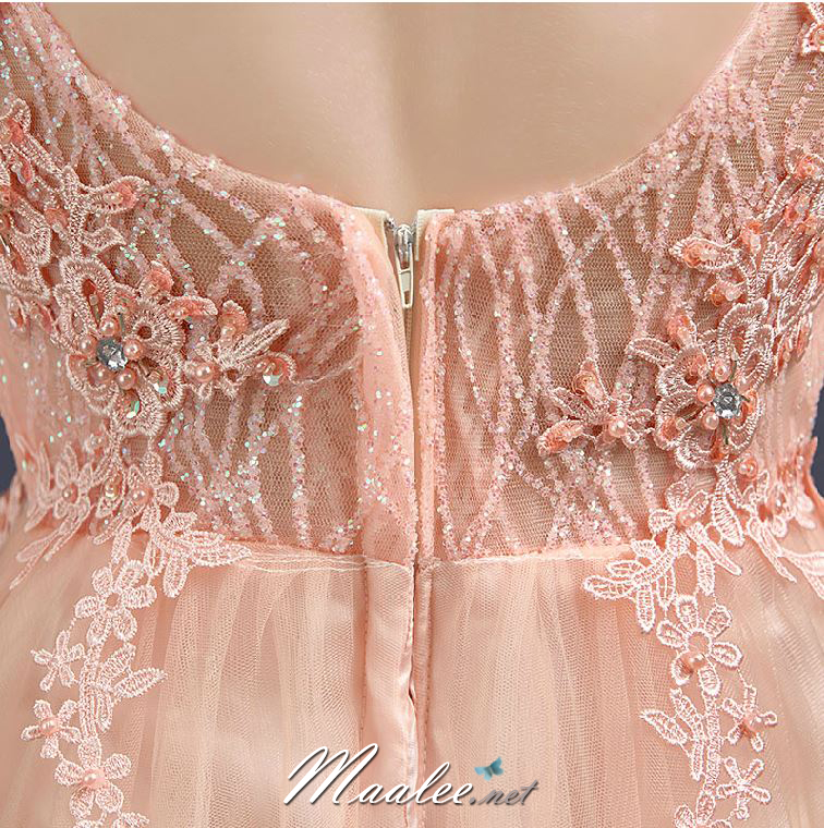 พร้อมเช่า ชุดราตรียาว แบบแขนกุด ช่วงอกปักลูกไม้แต่งลูกปัดหรู ตัวกระโปรงยาวผ้าตาข่าย สวยพริ้ว สีเทา