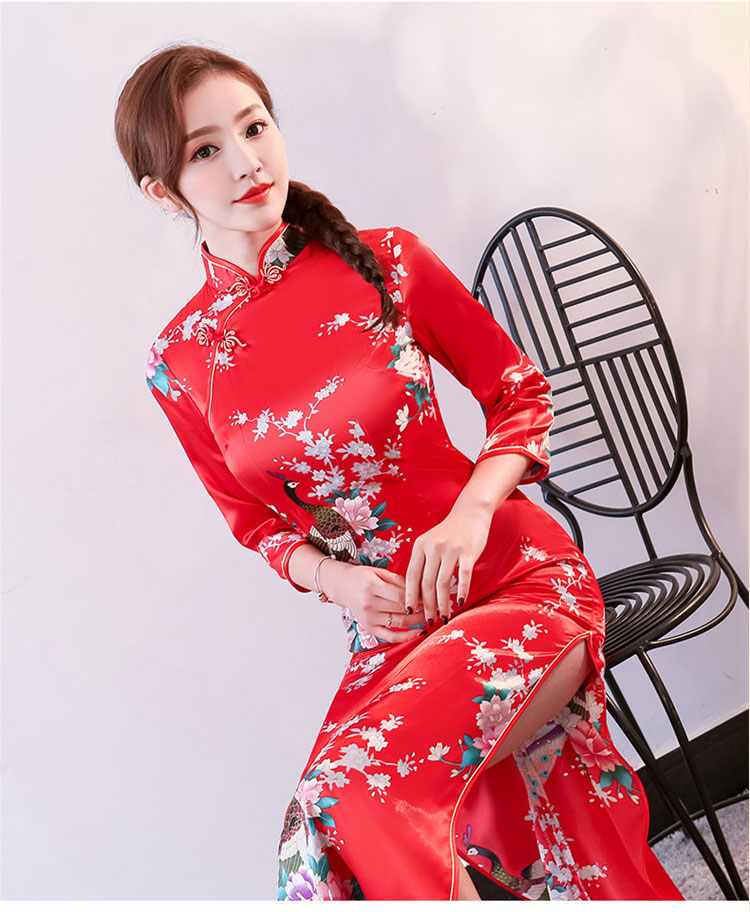 Pre-order กี่เพ้า สีชมพู แขนสี่ส่วน ลายนกยูง ตัดเย็บอย่างดี