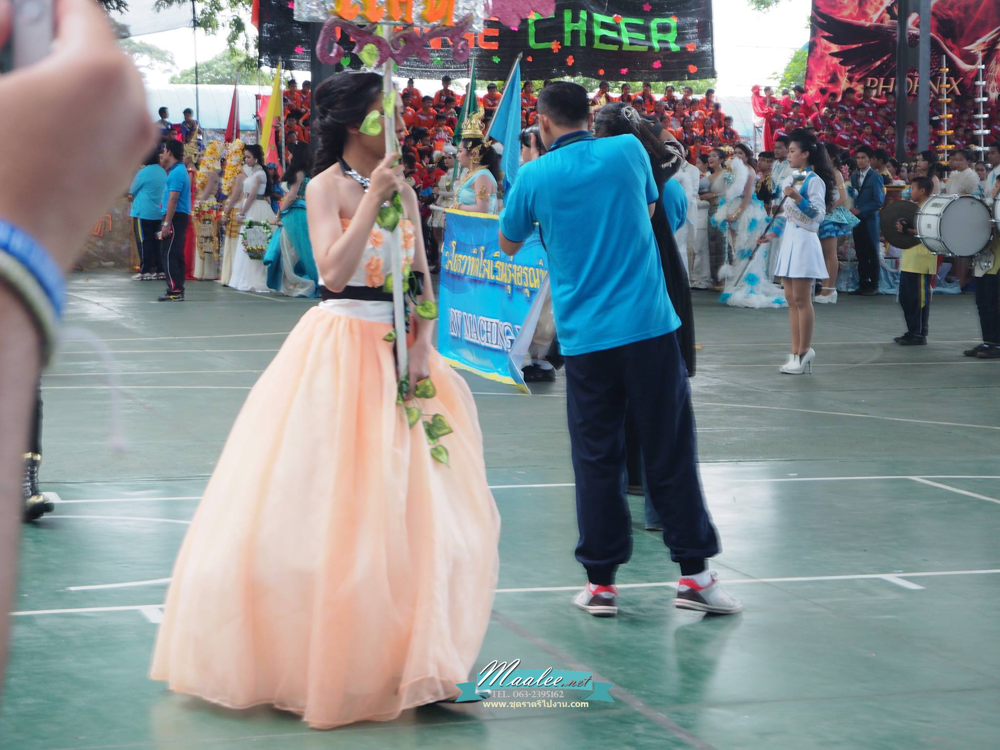 พร้อมเช่า ชุดแฟนซี ชุดราตรี เกาะอก สีส้ม ขาว แต่งดอกไม้ ผ่า V โปร่งกลางอก