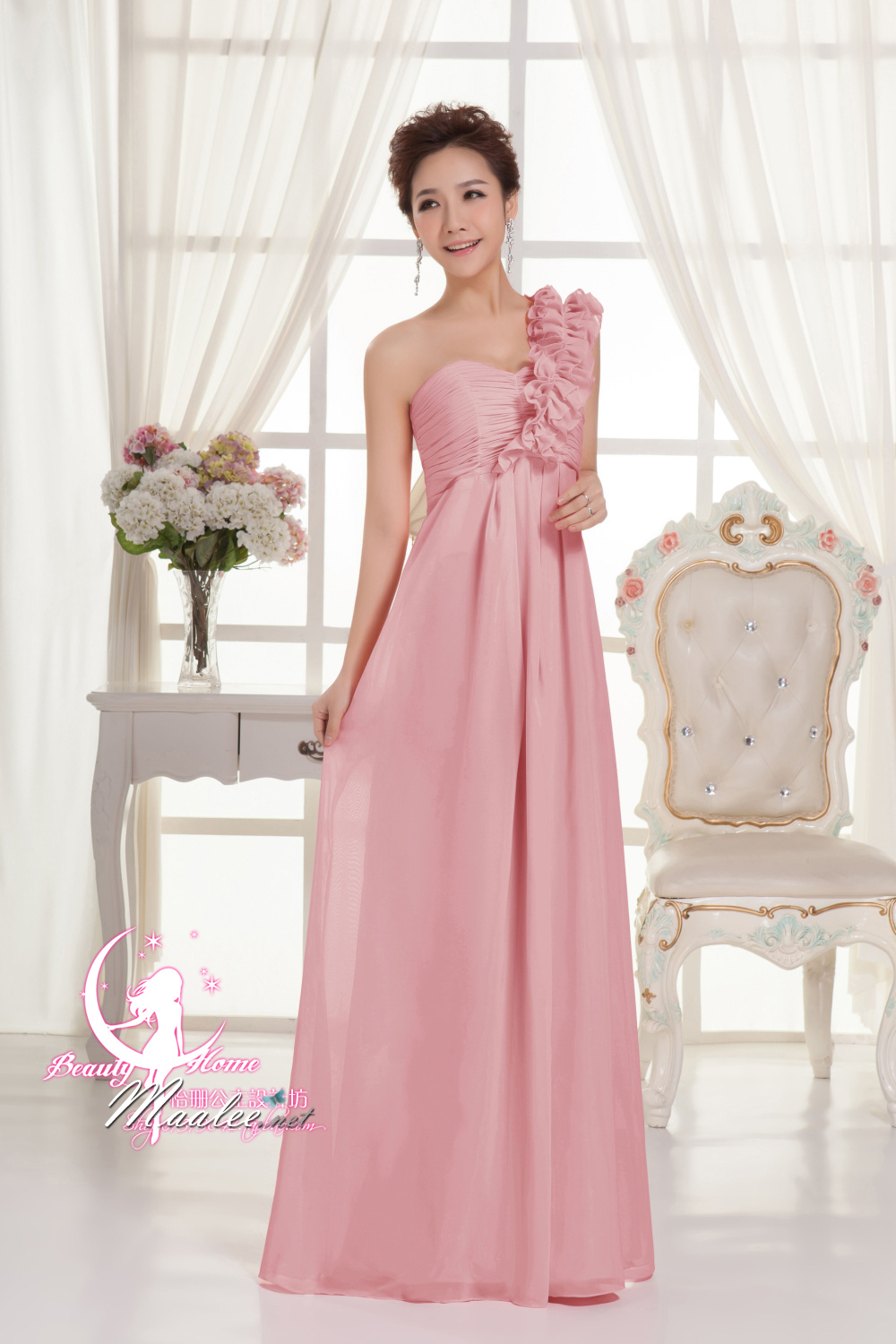 พร้อมเช่า ชุดราตรียาว ไหล่เดียว จับเดรปหน้าอก แต่งระบายช่วงไหล่ สี Nude