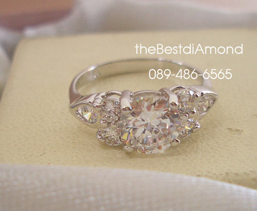 BR420RD+แหวนชู 80 ตังพร้อมบ่าข้างเพชร3 เม็ด หรูหรา สวยสุดๆ ดีไซน์ดูดีมีรสนิยม เหมือนจริงสุดๆๆเพชรแวววาวมาก ใส่แล้วขับให้นิ้วเรียวสุด ใส่ได้ทุกโอกาส