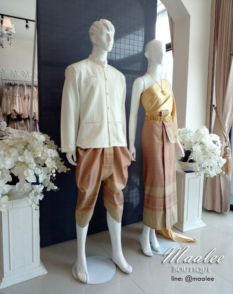 เช่า ชุดไทย ชุดเพื่อนเจ้าสาว ชุดไทยผ้าถุงสีเทาส้มทอง สไบสีทอง