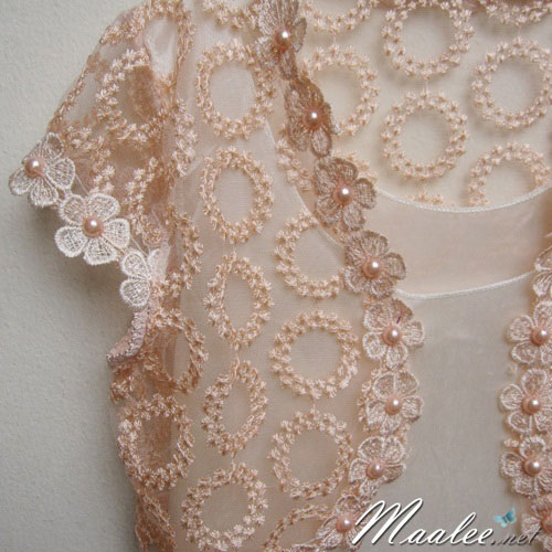 เสื้อคลุมชุดราตรีลูกไม้ลายดอกไม้ สีโอโรส แต่งเกสรมุกสวยหรู