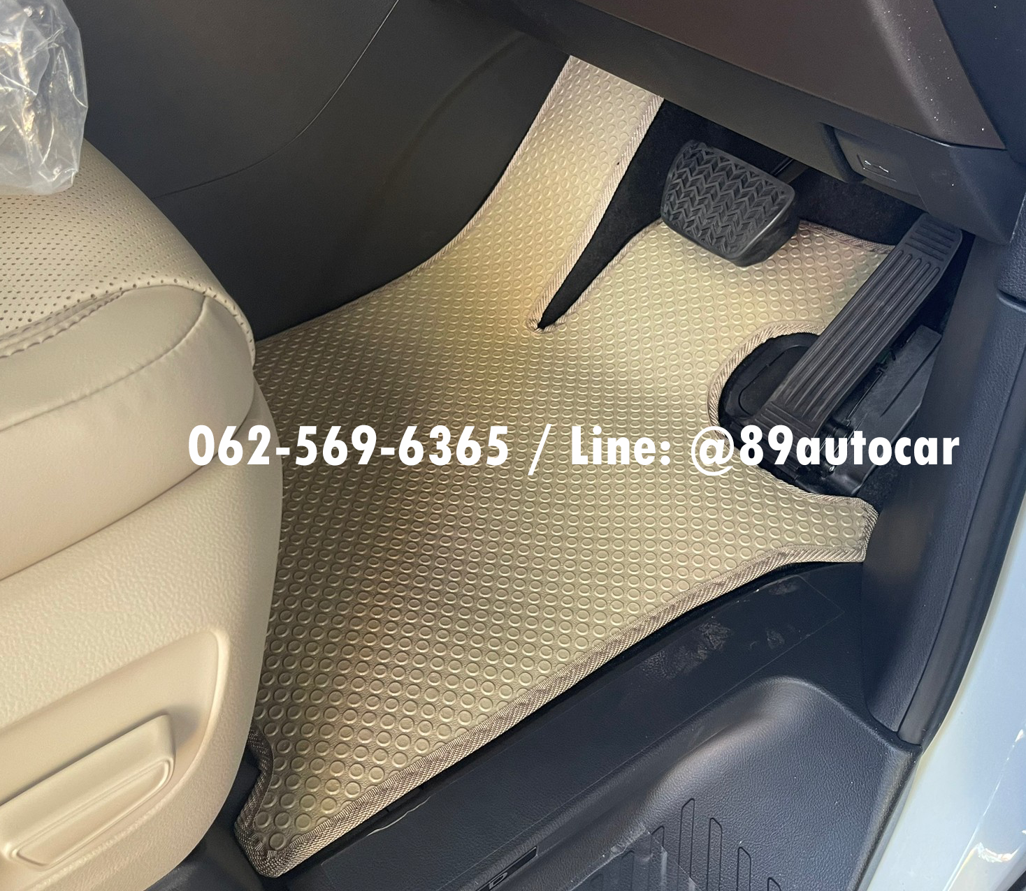 ผ้ายางปูพื้นรถยนต์ Toyota Alphard 40 ปี 2024 ปูกระดุมเล็ก PVC สีครีมขอบครีม