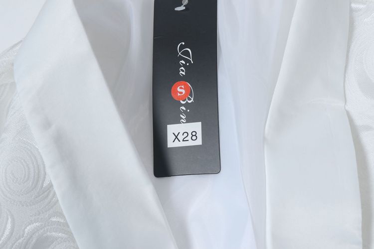 Pre-order ชุดสูทชาย พิมพ์ลายปั๊มนูน 3 มิติ สีขาว