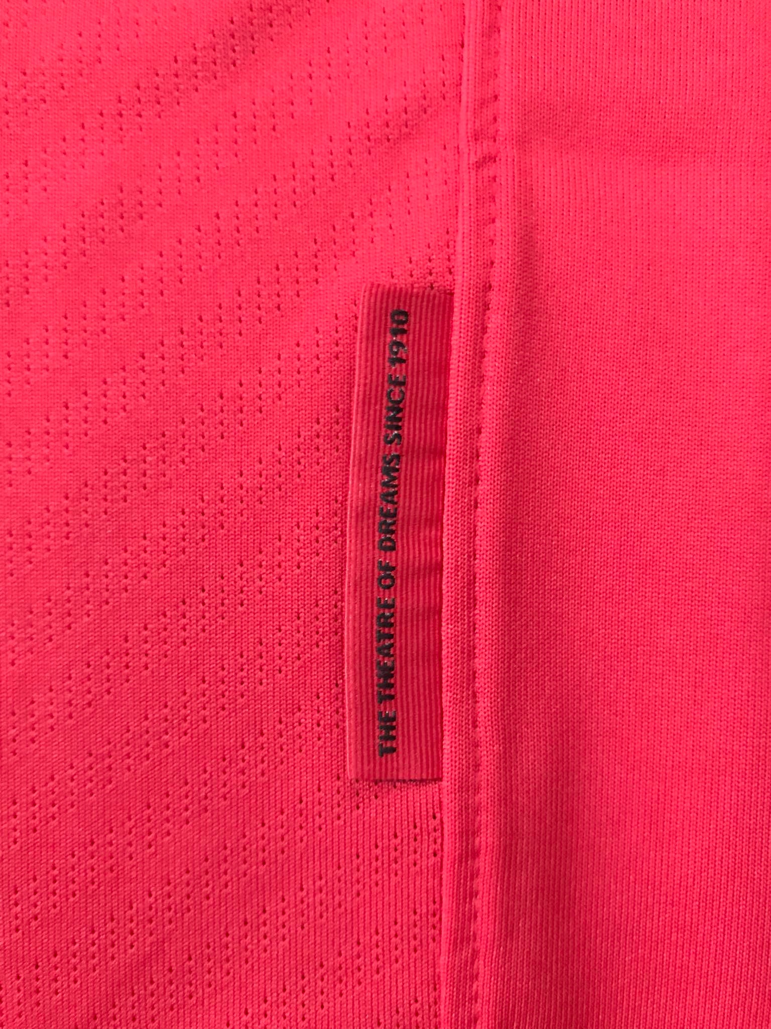 เสื้อฟุตบอล ทีมสโมสรแมนเชสเตอร์ ยูไนเต็ด ชุดเหย้า (ชุดที่ระลึกฉลองครบรอบ 100 ปี สนามโอลด์แทรฟฟอร์ด) 2009/10 พร้อมอาร์ม UCL Star ball ใหม่ LB-Size / MANCHESTER UNITED Football Shirt Home Kit (Old Trafford 100th Anniversary) 2009/10 Jersey with UCL Star bal