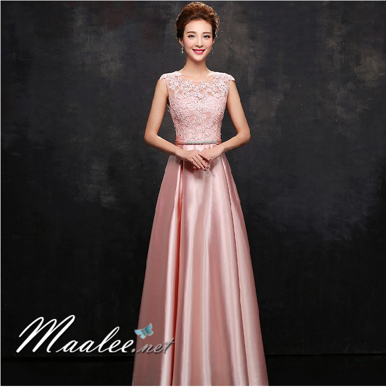 พร้อมส่ง ชุดราตรียาว แขนกุด สีชมพู อกแต่งลูกไม้ กรโปรงเนื้อผ้ามัน คาดเอวคริสตัล เซ็กซี่ผ้าหลัง เพิ่มเข็มกลัดโบว์ช่วงหลัง