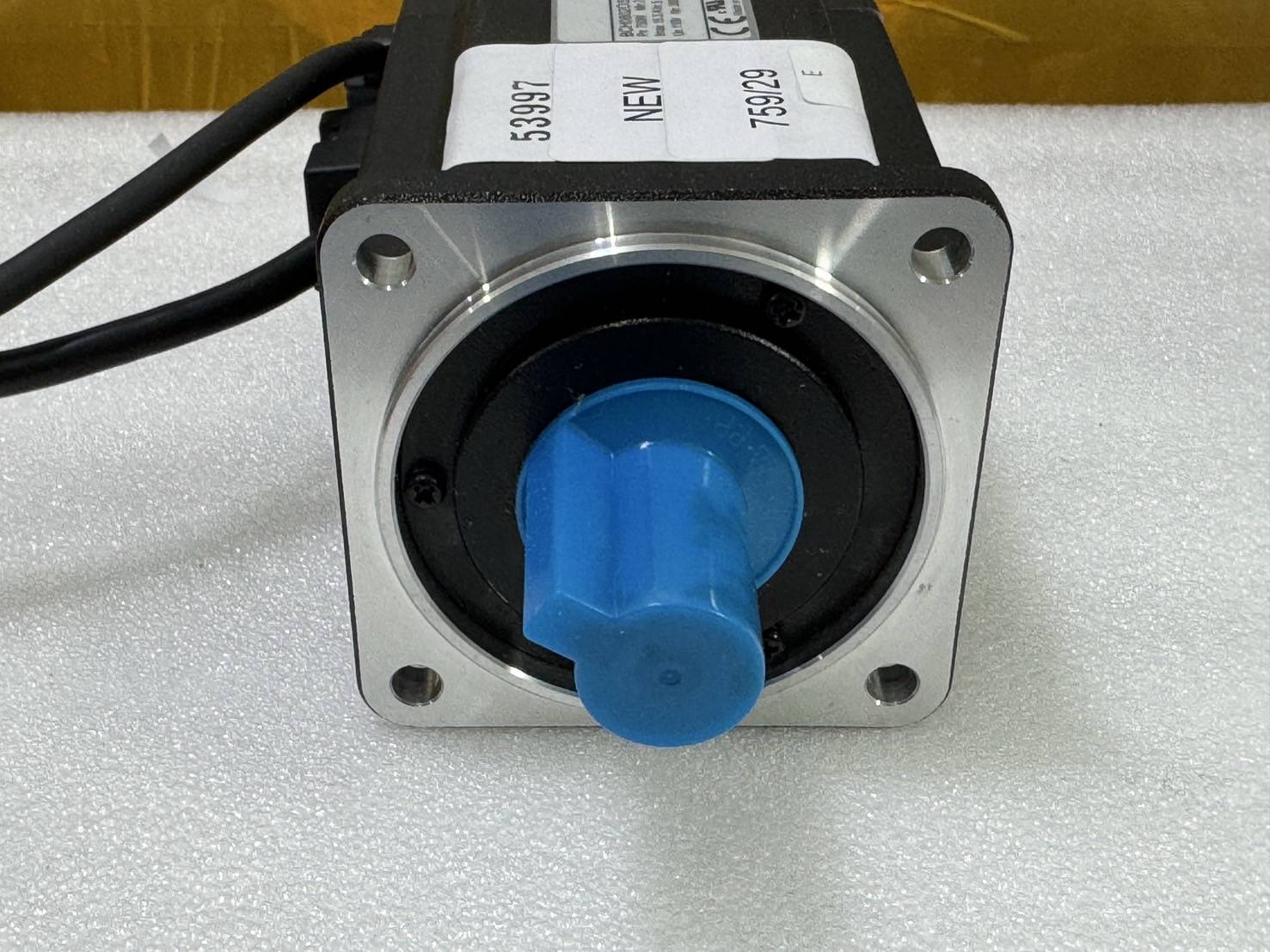 BCH0802O32A1C SERVO MOTOR " SCHNEIDER "