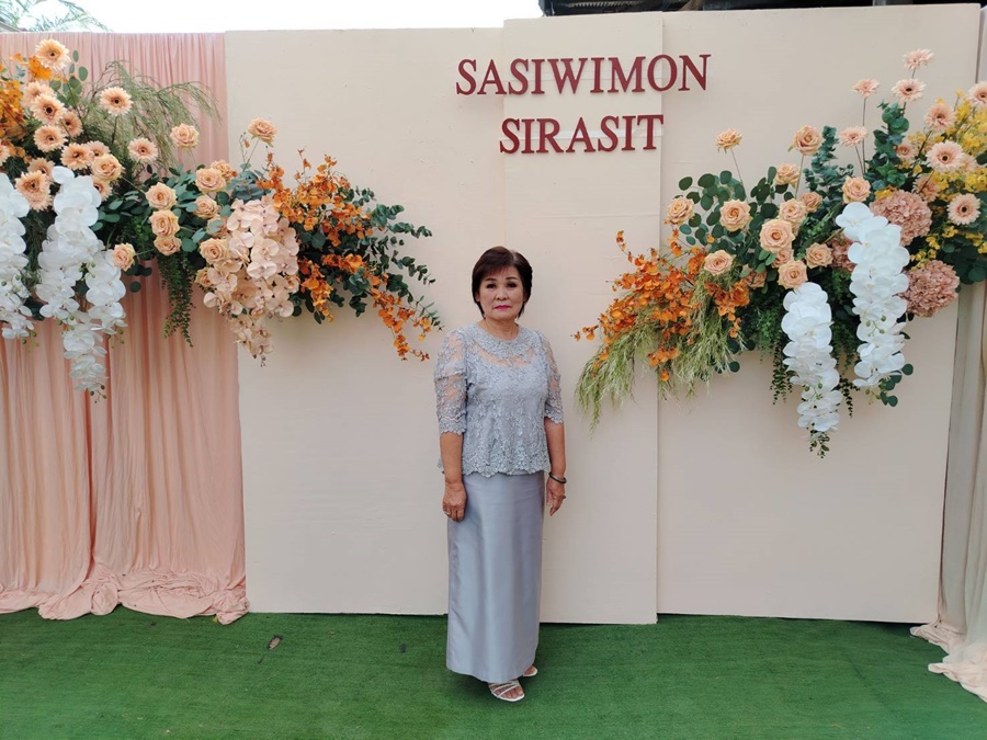 พร้อมเช่า ชุดไทยคุณแม่ เสื้อลูกไม้คอกลม สีเทา แขนตุ๊กตาสามส่วน กระโปรง แยกชิ้น
