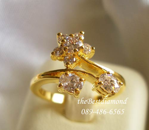 BR714+++แหวนดอกไม้ แบบเกย+++style น่ารักๆค่ะ วางรูปแบบได้สวยลงตัว สามารถใส่แบบดอกไม้ด้านบน หรื อดอกไม้ไว้ด้านล่างก็ได้ค่ะ รูปแบบลงตัวสวย เพชรงามมากๆๆ