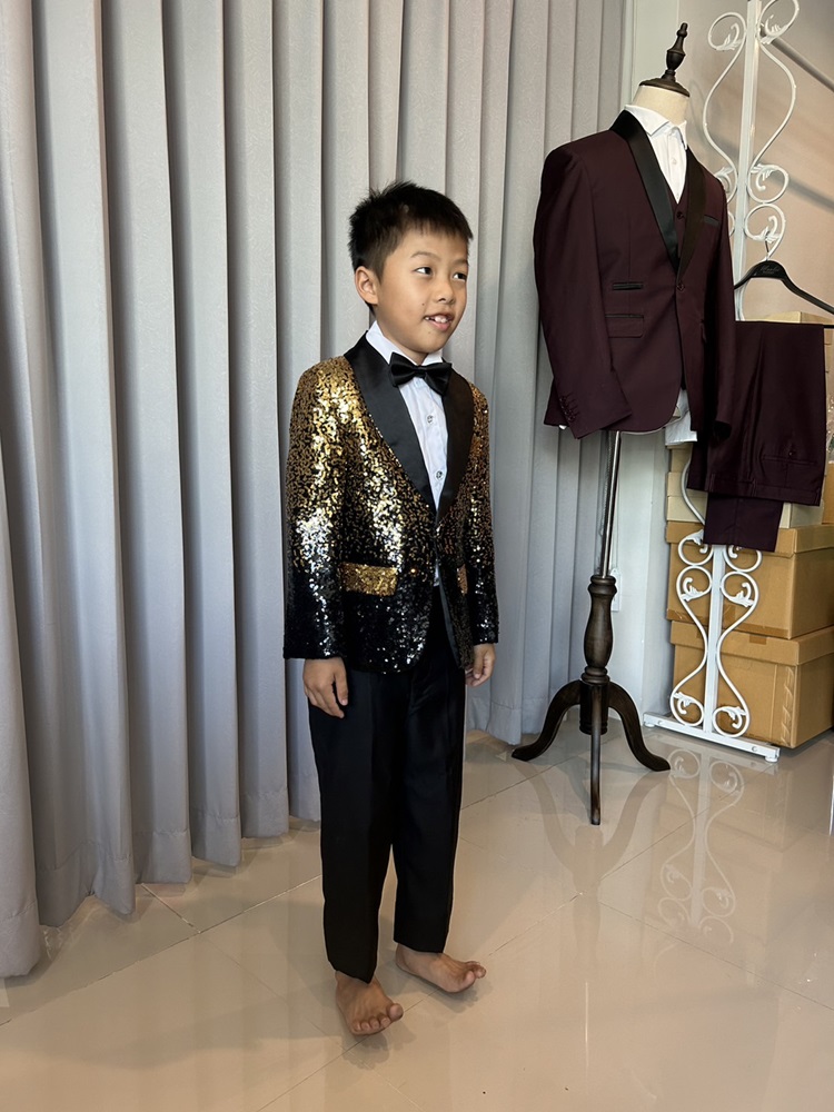 พร้อมเช่า ชุดสูทเด็กชาย สีทูโทน งานกลิตเตอร์แน่นๆ หรูหรา **พร้อมเช่าไซส์ 120,130,140,150**