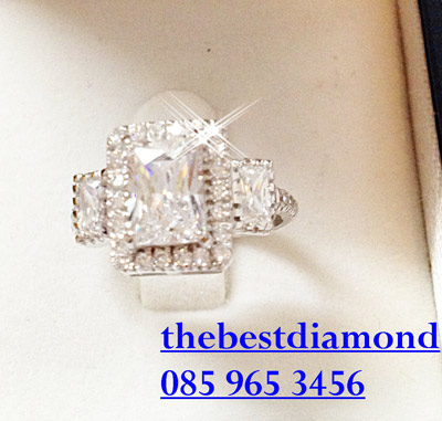 BR233RD+++แหวนเพชรcz สี่เหลี่ยมเพชรล้อม ดูดี เหมือนออกจากร้านจิว ไฮโซ สุดๆๆ ดูดีมีดีไซน์ เพชรเหลี่ยม Heart&Arrow