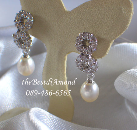 สินค้าหมด===EP001RD+++ต่างหูไข่มุกแท้ อินฟินิตี้+++ มุกแท้ ประดับด้วยเพชรCZ สวย หรู เรียบ ดูผู้ดีมากๆ เอาใจสาวๆชอบไข่มุกค่ะ ใส่ออกงานได้สบายมากเลย