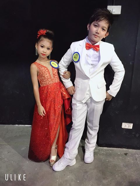 พร้อมเช่า ชุดสูทชาย สีขาว งานเนียบ (พร้อมเสื้อกั๊ก)