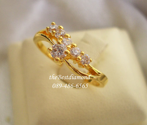 BR415+++แหวนน่ารักๆ ดีไซน์ลงตัวสวยงาม ระหว่างเพชรเม็ดเดียว กับ แหวนแถว เพชรสวยมากๆๆ ใส่ติดนิ้วได้เลย แถมใส่ได้สวยทุกนิ้ว