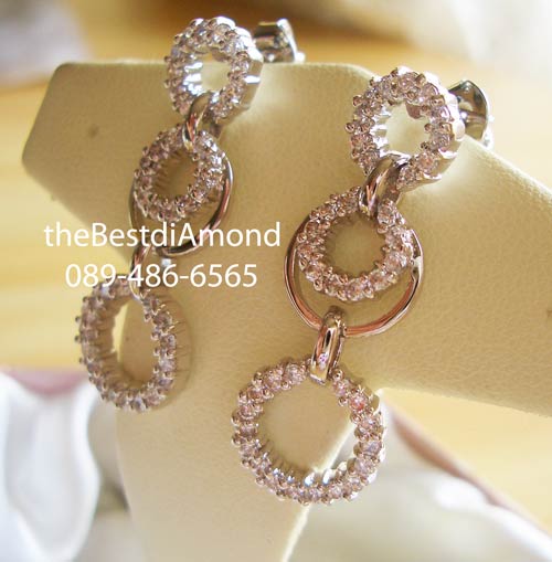 สินค้าหมดBE811RDต่างหู 3 circles เพชร cz รูปวงกลม 3 วงต่อกัน Intrend สุดๆๆ Modern เหมือนออกมาจาก catalogue เลย รหัสนี้ยาวพอควรใส่แล้วหน้าเรียวสวยค่ะ