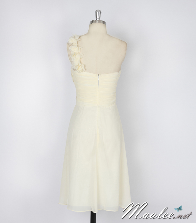 พร้อมเช่า ชุดราตรีสั้น เกาะอก ไหล่เดียว สีฟ้ามิ้นต์ จับเดรปไขว่ช่วงหน้าอก แต่งดอกไม้ช่วงไหล่