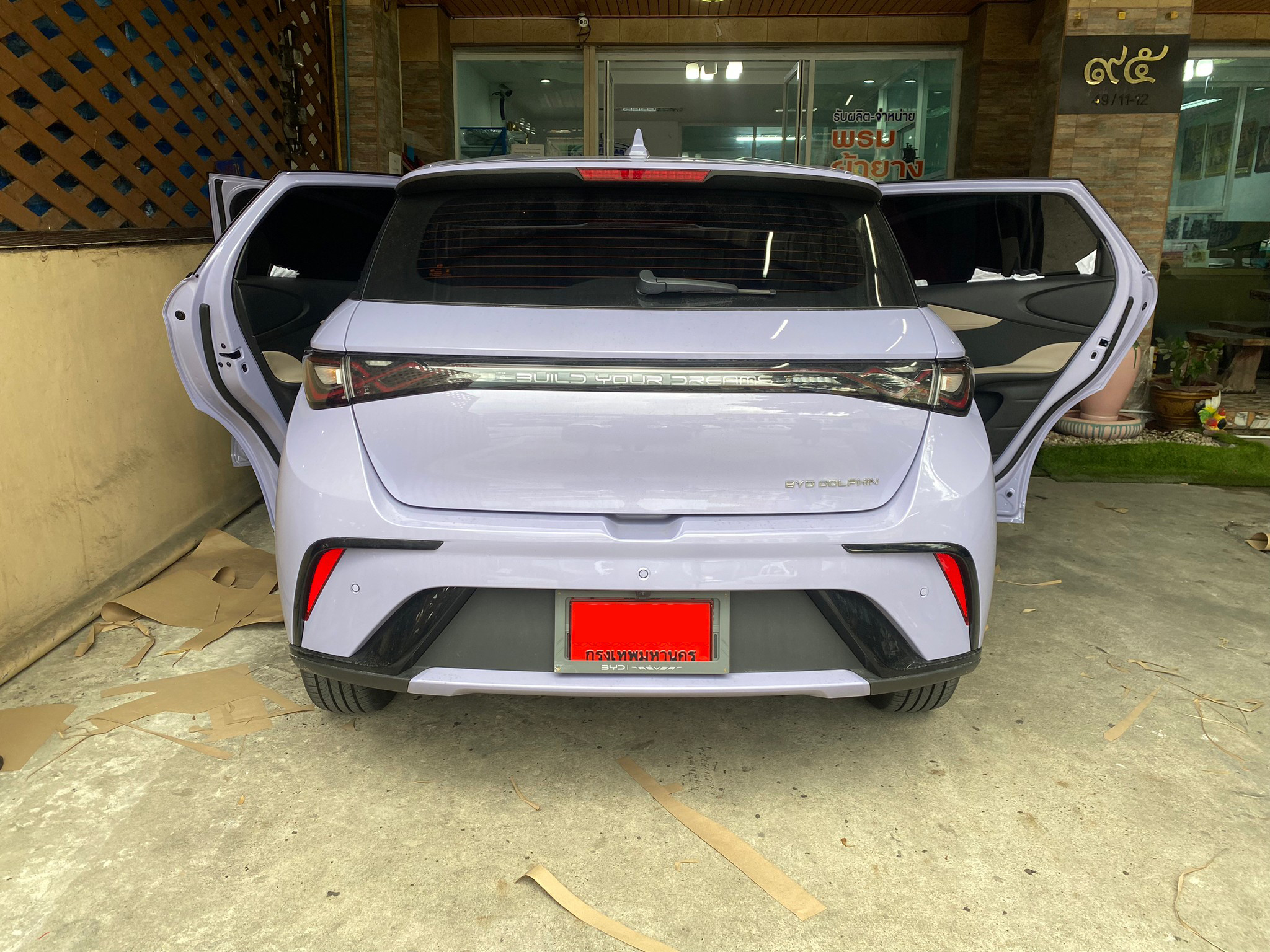 พรมปูพื้นรถยนต์ BYD Dolphin 2023 ปูพรมvvip สีดำด้ายทอง