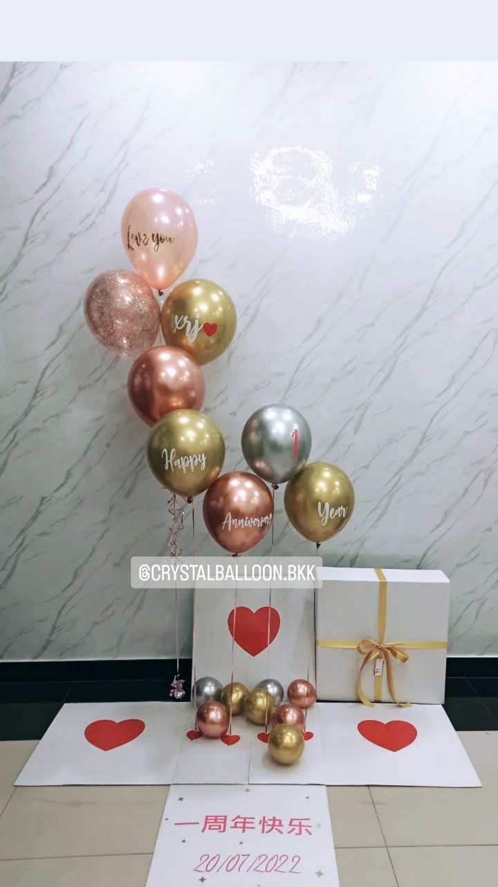 Surprise Box วันครบรอบ Theme สีชมพู-ทอง พร้อมตกแต่ง ช่อลูกโป่ง 5 ลูก 1 ช่อ,ลูกโป่งใส ใส่กลิตเตอร์,สามารถใส่รูปได้ 2 ใบ สามารถเปลี่ยนสีลูกโป่ง/เปลี่ยนข้อความได้