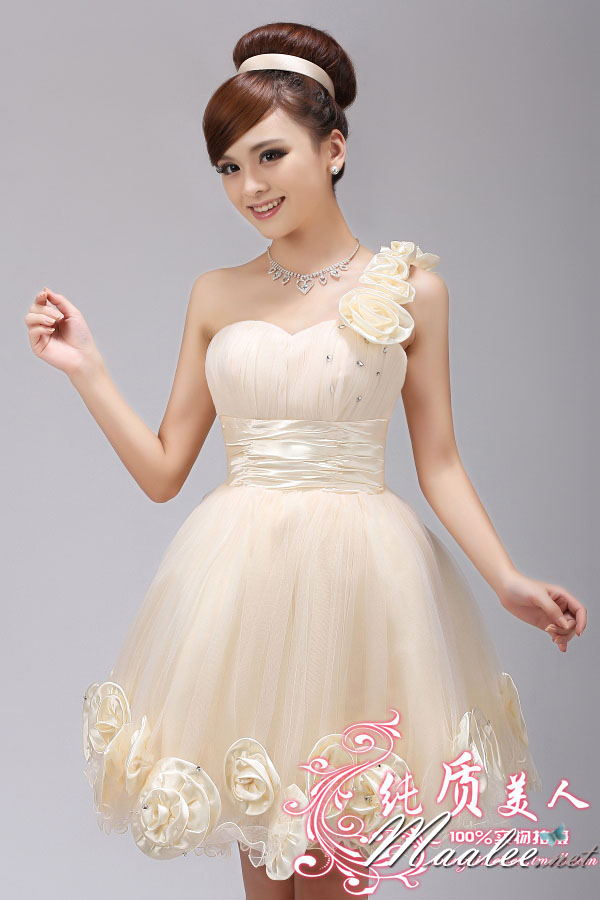 พร้อมเช่า ชุดราตรีสั้น เกาะอก ไหล่เดียว สีครีม Champagne