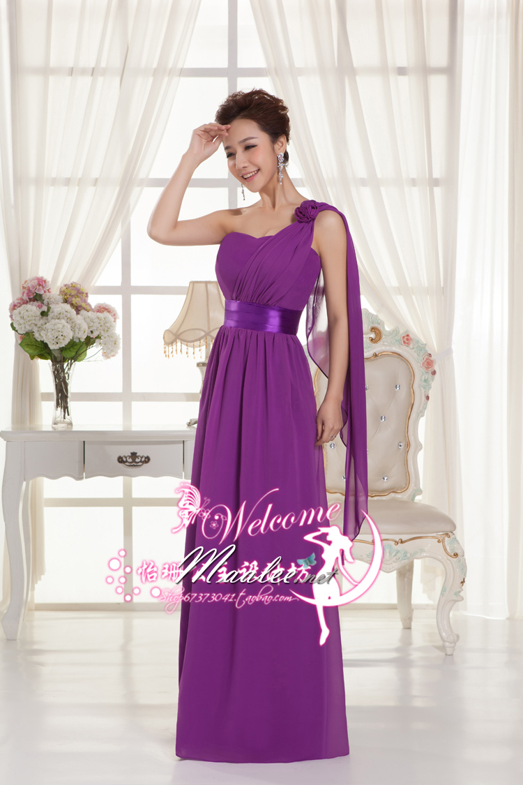 พร้อมเช่า ชุดราตรียาว เกาะอก ไหล่เดียว สี ม่วงเข้ม