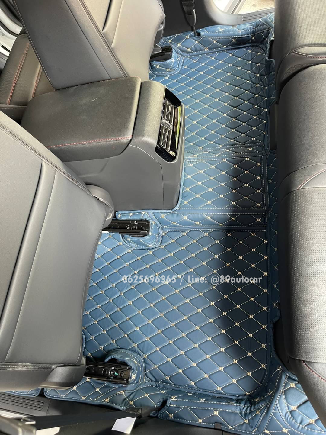 พรมปูพื้นรถยนต์ Honda CR-V G6 5 ที่นั่ง 2024 ปูพรม6D สีน้ำเงินด้ายทอง เต็มคัน