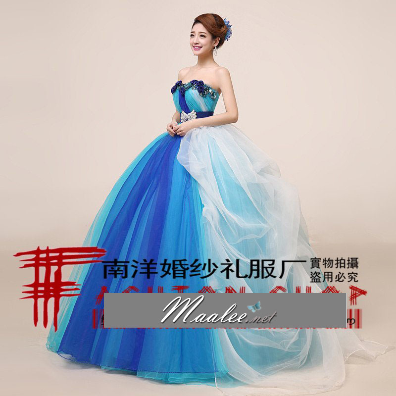 พร้อมเช่า ชุดแฟนซี ชุดราตรียาว สีฟ้า แบบเกาะอก แต่งดอกช่วงอก พร้อมเข็มขัด น่ารักมาก