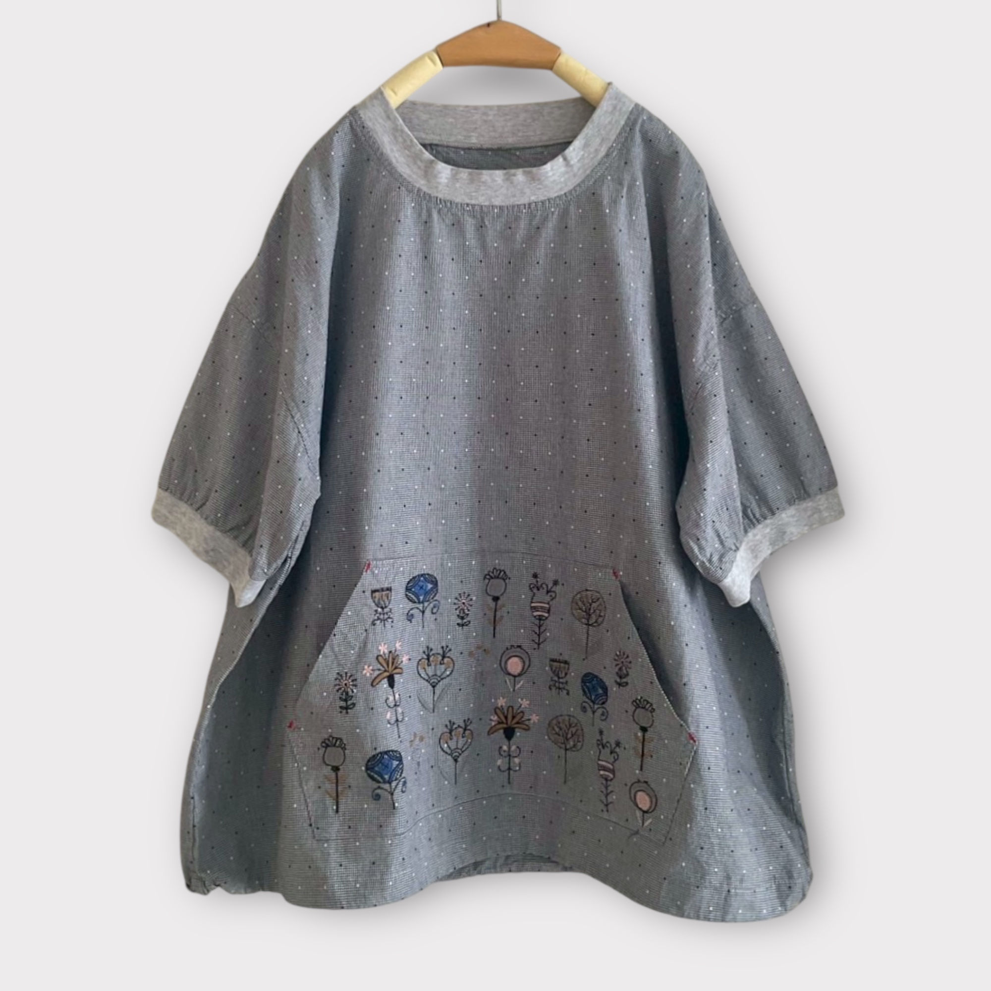 เสื้อผ้าฝ้ายลายปักแต่งกระเป๋า