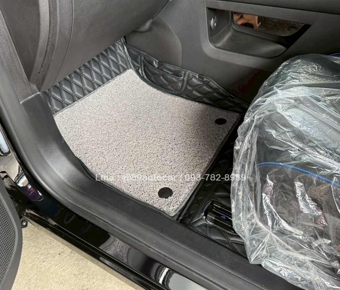 พรมรถยนต์ Jaecoo5 ev ปูพรม7D VVIP สีดำด้ายดำ เสริมด้วยดักฝุ่นสีเทา เต็มคัน