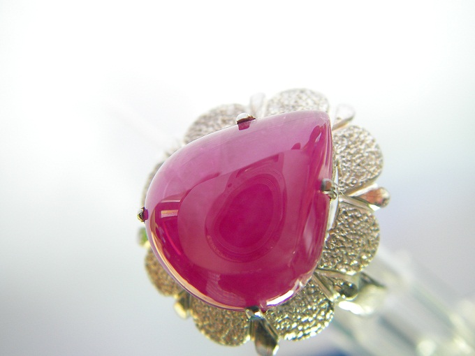 ทับทิมพม่า ทรงหยดน้ำ สีชมพูแดง สวยครับเม็ดนี้ ขนาด 10x12x4 mm. นน.4.15 ct. ราคาโทรถาม