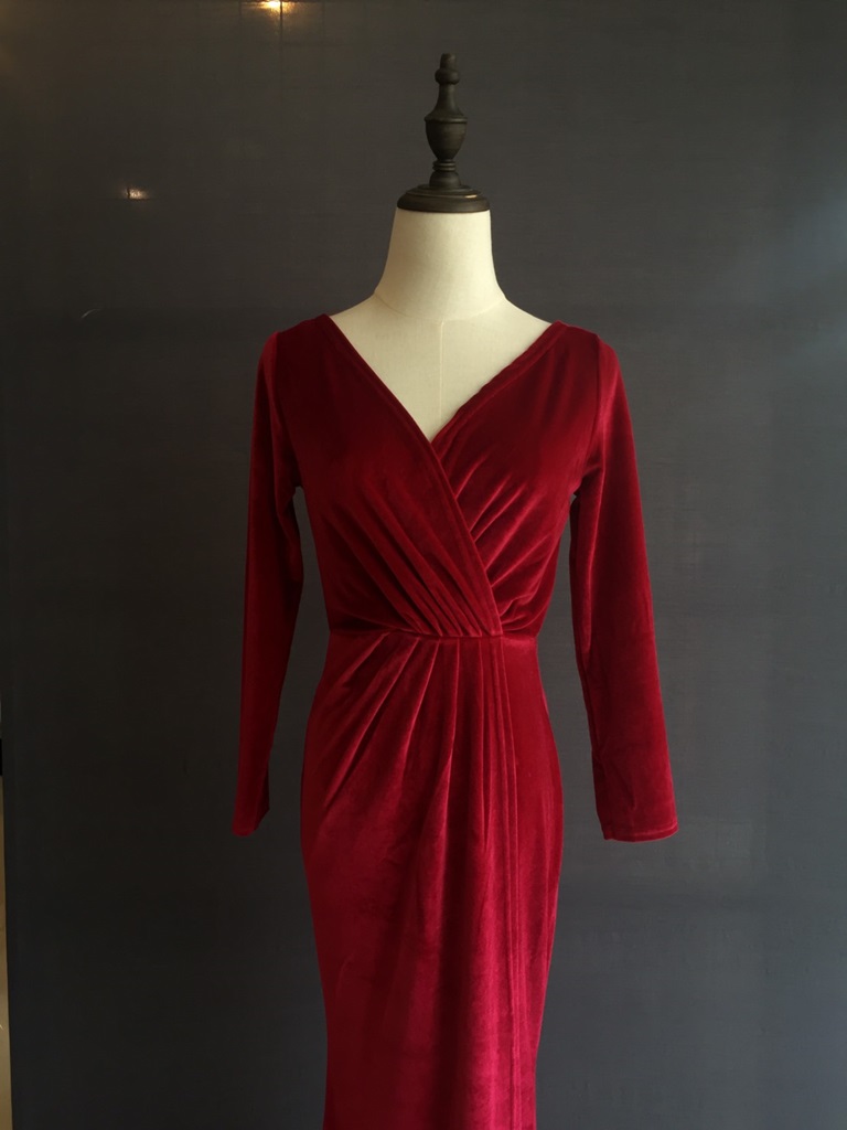 พร้อมส่ง ชุดราตรียาว กำมะหยี่แขนยาว เดรสยาวทรงหางปลา สีไวน์แดง