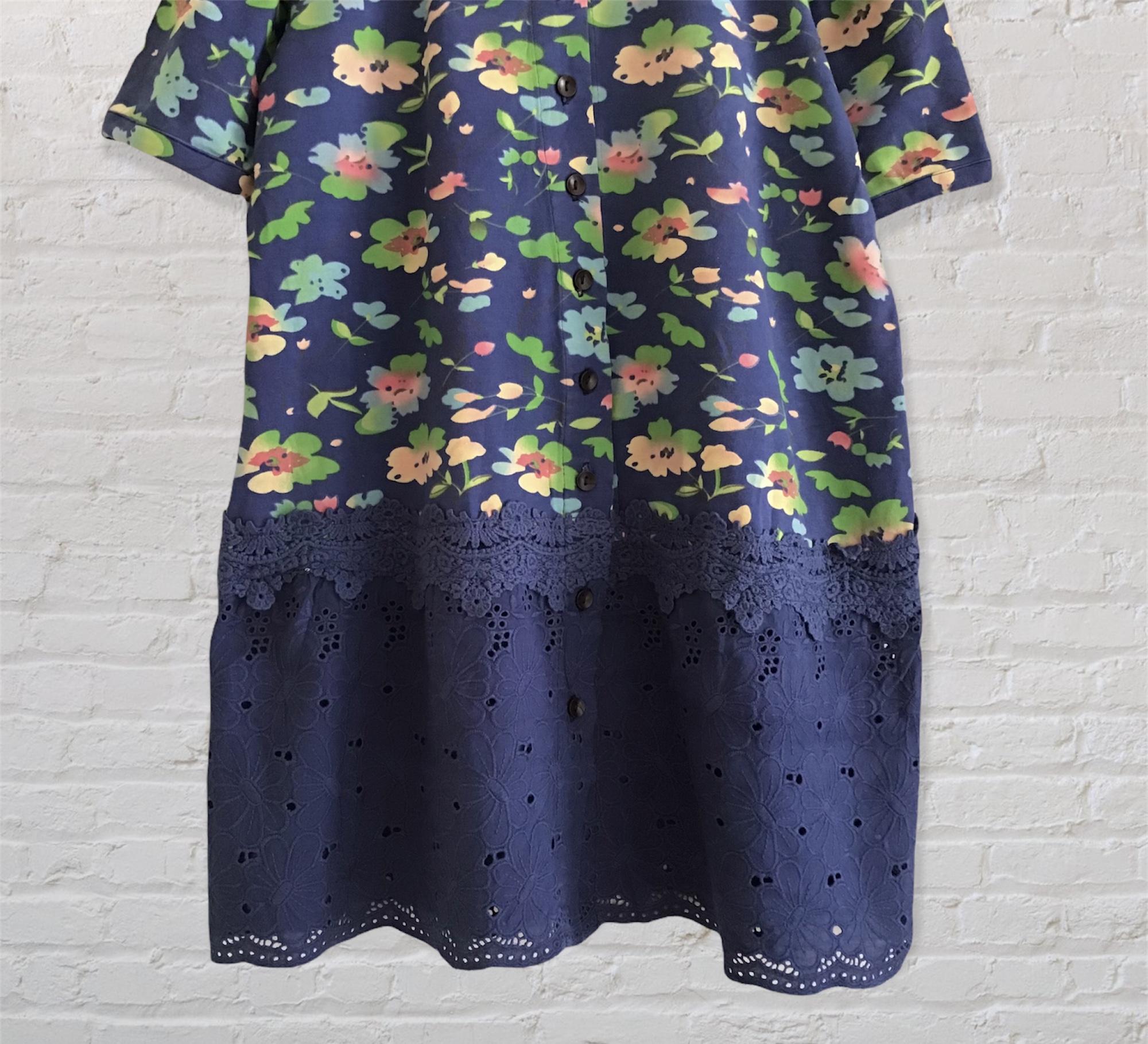 เสื้อยืดแต่งชายลูกไม้ R.F.V
