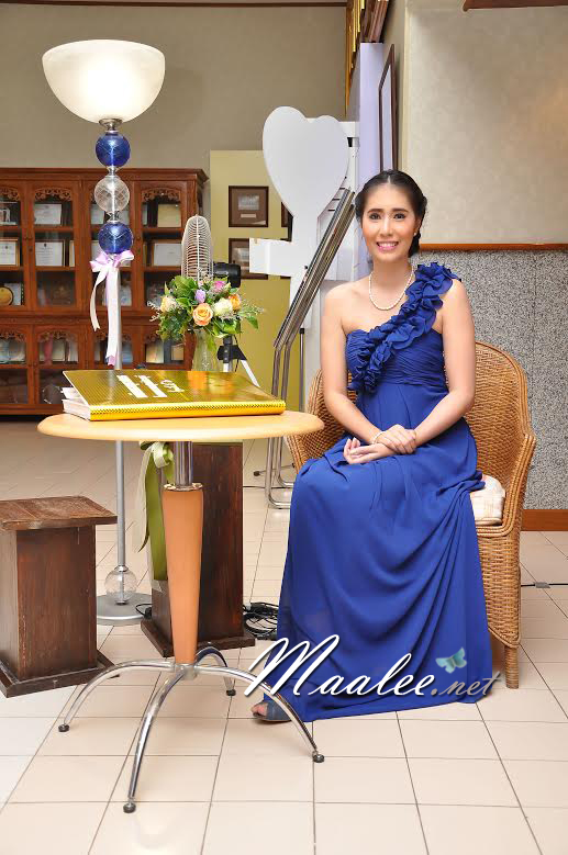 พร้อมเช่า ชุดราตรียาว ไหล่เดียว จับเดรปหน้าอก แต่งระบายช่วงไหล่ สีน้ำเงิน