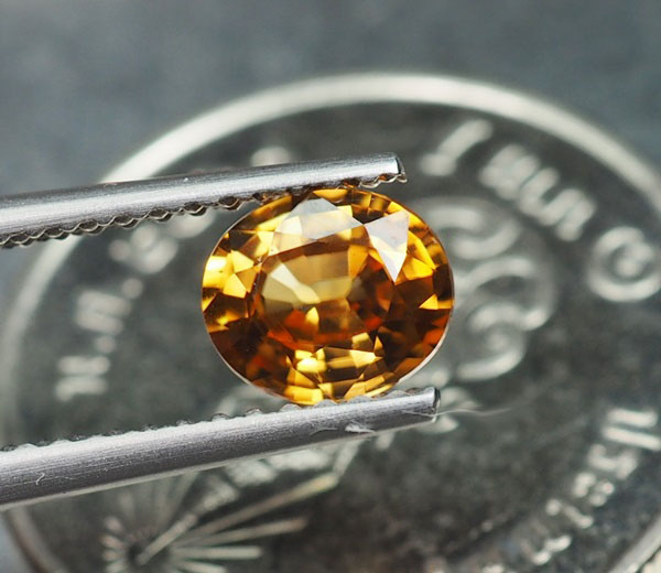 เพทาย 0.93 กะรัตสีเหลืองบุษราคัม