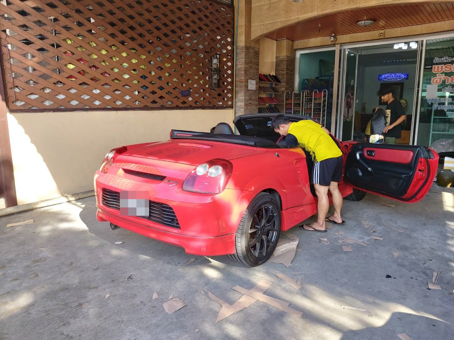 พรมรถ Toyota MRS ตัดเข้ารูป