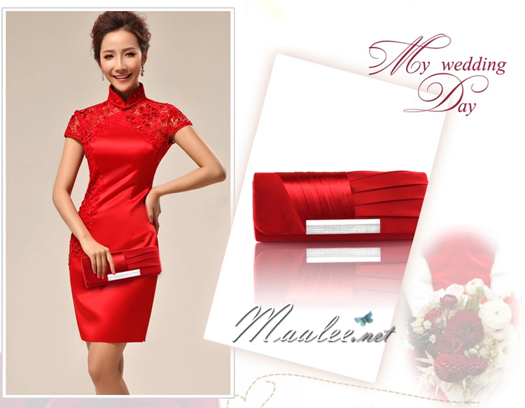 พร้อมส่ง Evening Clutch กระเป๋าออกงาน สีแดง จับเดรปใส่ของได้เยอะจุใจ มาพร้อมสายโซ่ยาว