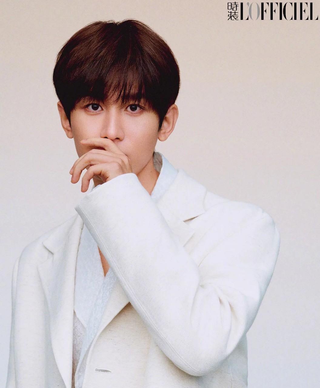 นิตยสาร L'Officiel เฉิงอี้ เดือน 2/2023