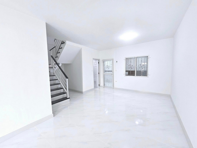 ขายทาวน์เฮ้าส์ 2 ชั้น หมู่่บ้านพฤกษา67 แบบ 3 ห้องนอน 2 ห้องน้ำ ใกล้รถไฟฟ้าคูคต รีโนเวทใหม่พร้อมอยู่ โอนฟรีทุกค่าใช้จ่าย