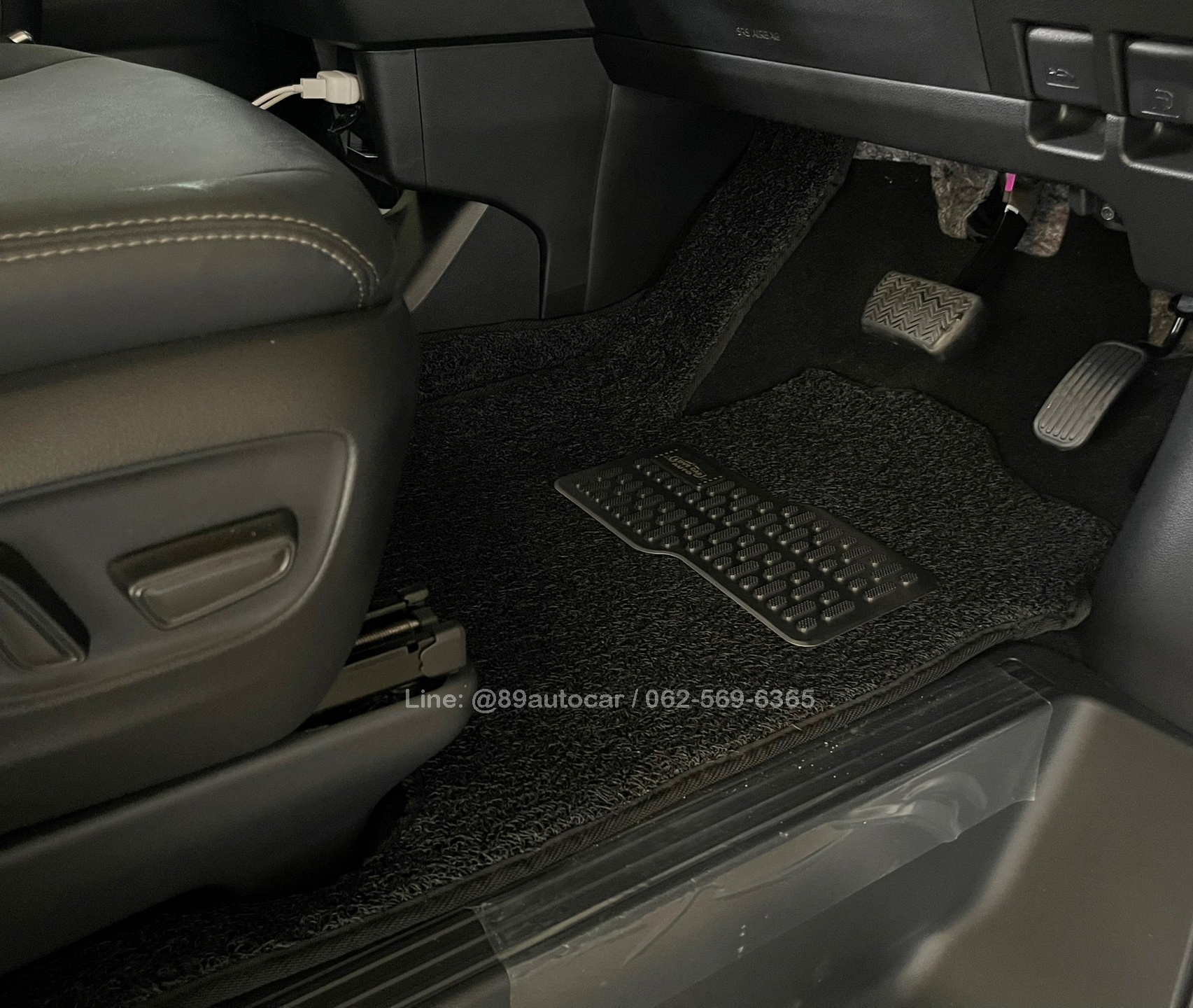 พรมดักฝุ่นรถยนต์ Toyota Majesty 2024 ปูพรมไวนิลดักฝุ่น สีดำขอบดำ