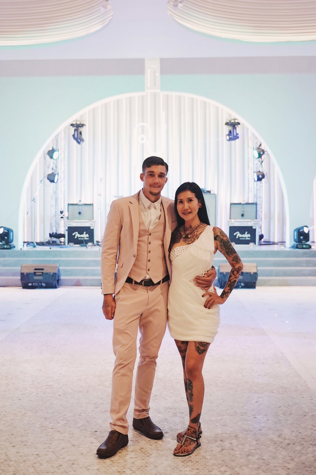 พร้อมเช่า ชุดสูทชาย สีชมพูพาสเทล Pastel Pink ทรงเข้ารูป สไตล์เกาหลี (ไม่มีเสื้อกั๊ก)