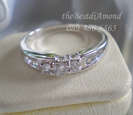 BR074RD+++ดูดีค่ะ แหวนวงนี้ classic เพชรไม่เล็กไม่ใหญ่ หรูหรานิดๆ วางแบบไว้ได้สวยงาม