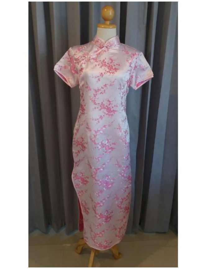 พร้อมส่ง กี่เพ้า สีชมพู ลายดอกบ๊วย Cherry Blossom ผ้าไหมจีน กุ๊นขอบ ตัดเย็บอย่างดี